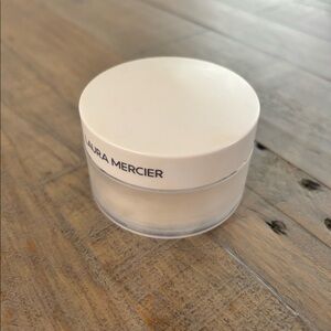 Laura mercier ultra blur translucent setting powder